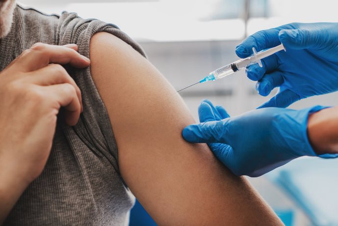 Медицинские работники продолжают вакцинопрофилактику в рамках программы «Общественное здоровье уральцев»